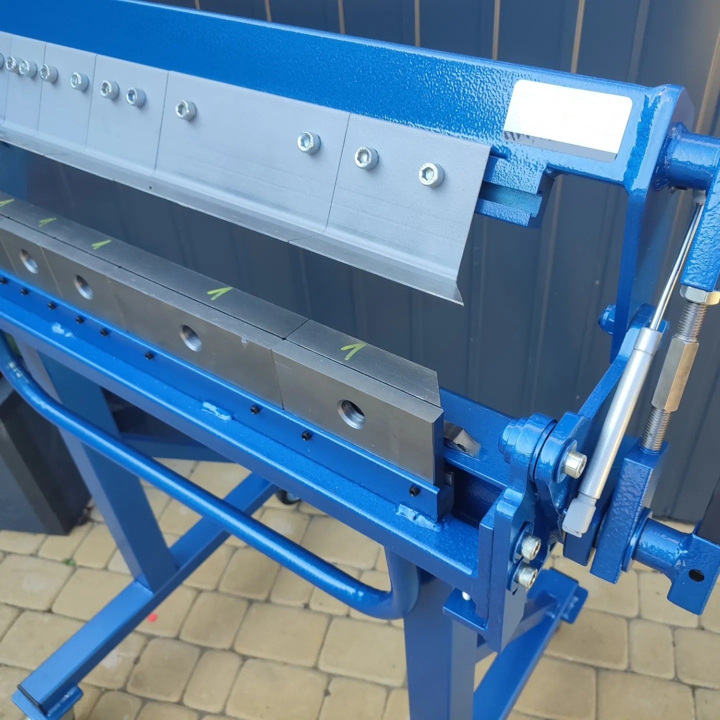 Mașină de îndoit tablă metalică pentru cutii și panouri RBP-70F